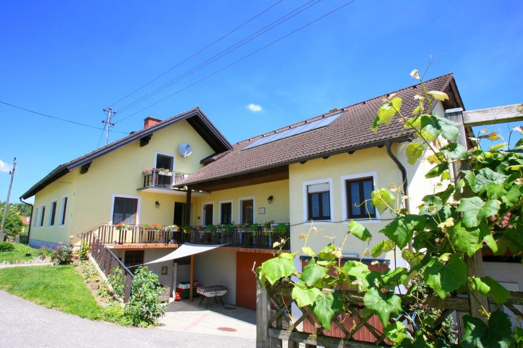 a house with a fence in front of it at Spezialitätenhof Familie Eichmann in Neuhaus am Klausenbach