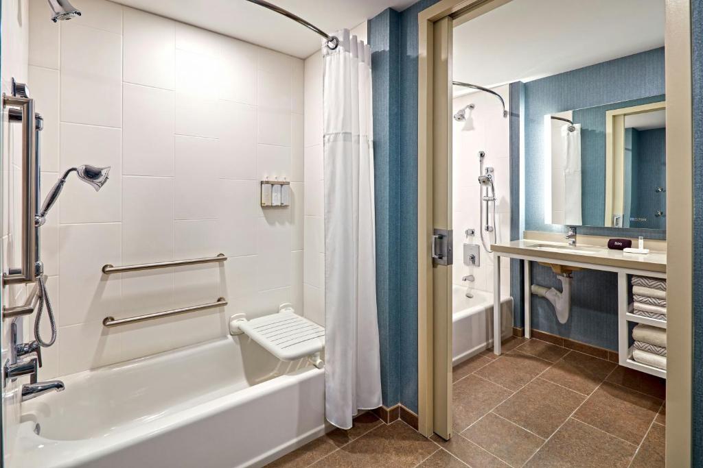 Cambria Hotel & Suites Anaheim Resort Area - 
