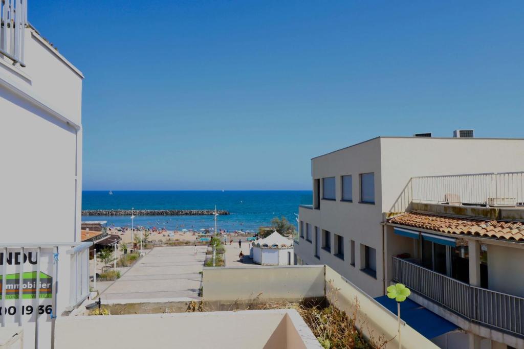 Panoramic Sea View Cozy Renovated Apartment