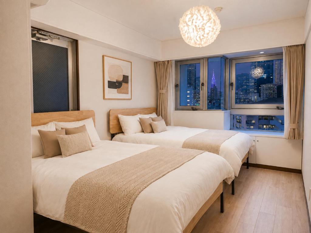 JR Okubo Station 4 Min Walk JR Yamanote Shin Okubo 8 Min Walk Shinjuku 1 Stop Spacious 75sqm 2BR Beautiful Night Views Vibrant Shopping District Sleeps 6