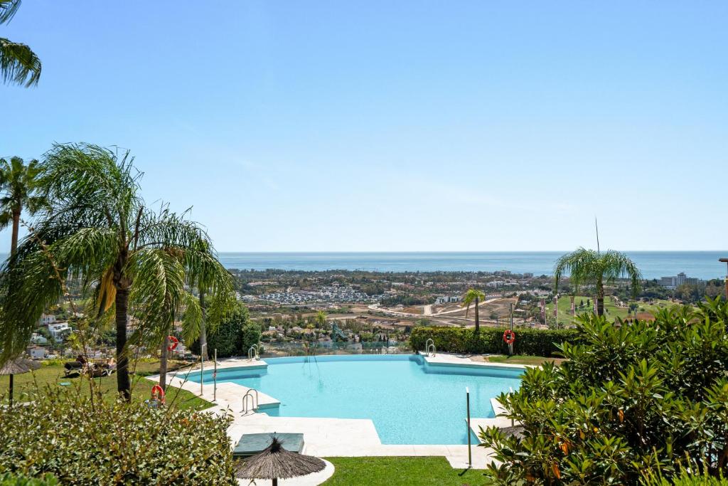 Sea View Pool & Terrace 3BR in Benahavís Hills