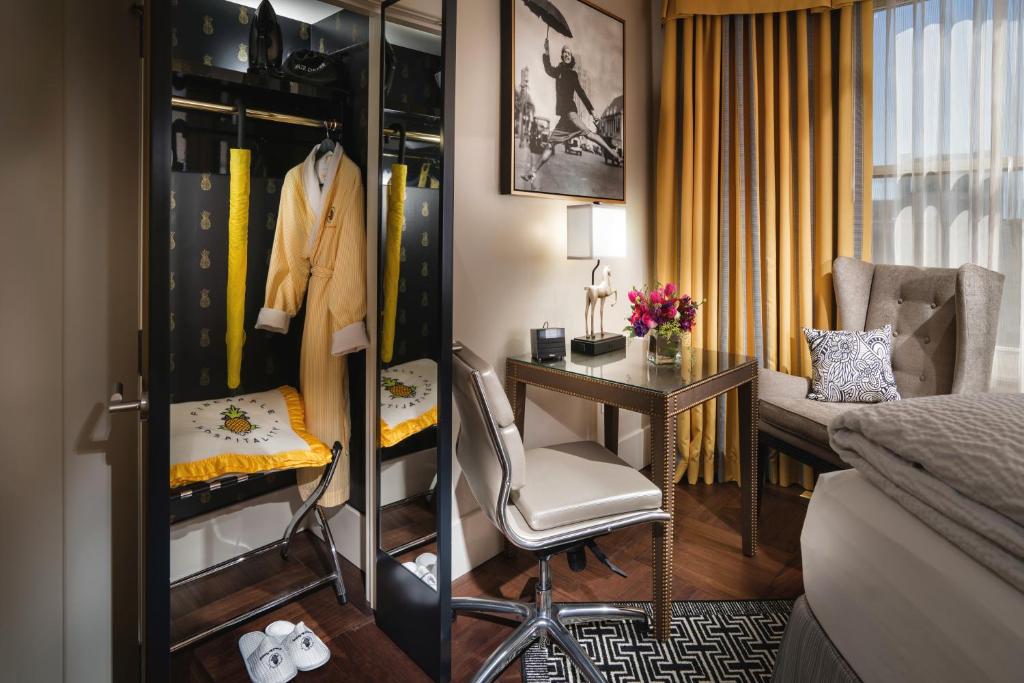 Staypineapple, An Elegant Hotel, Union Square - Superior Corner Queen Room