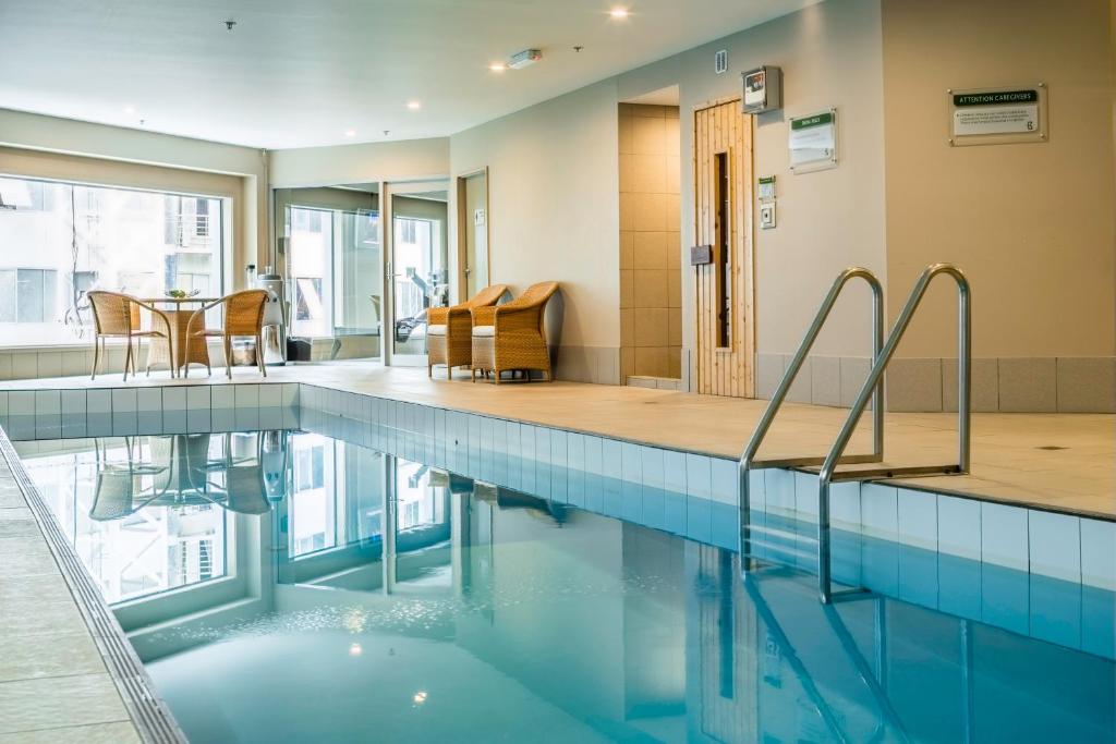 Bazén v ubytování Bolton Hotel nebo v jeho okolí