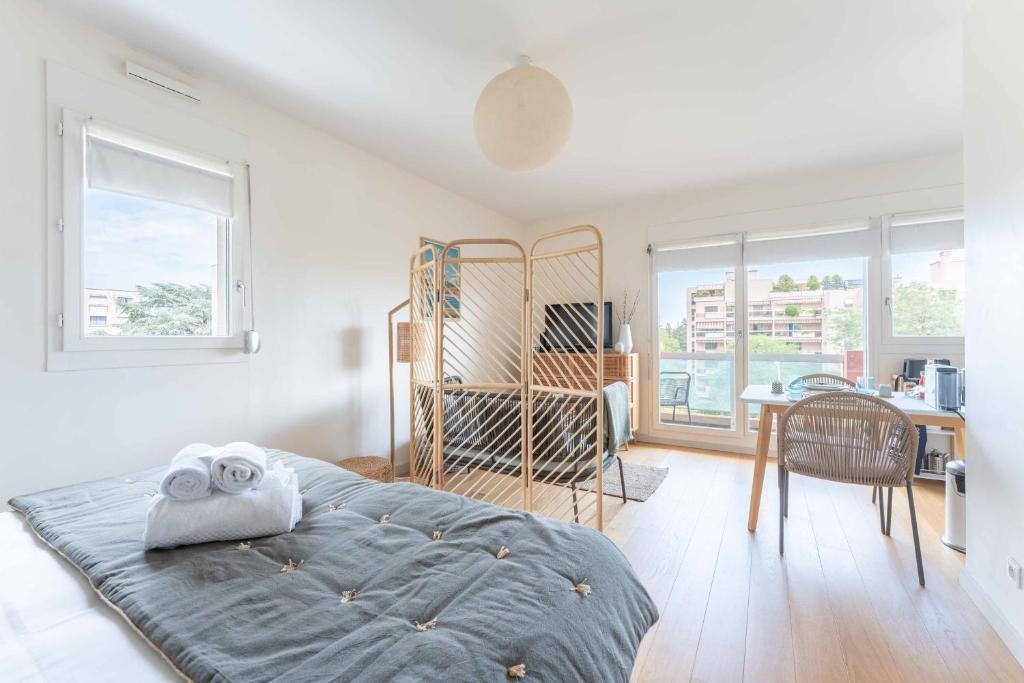 LE NID DES CEDRES - Magnifique Studio terrasse Montplaisir