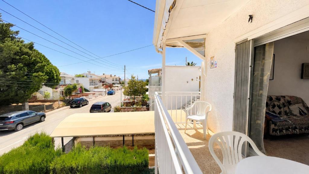 En La Llosa, apartamento con patio y barbacoa 101B - INMO22