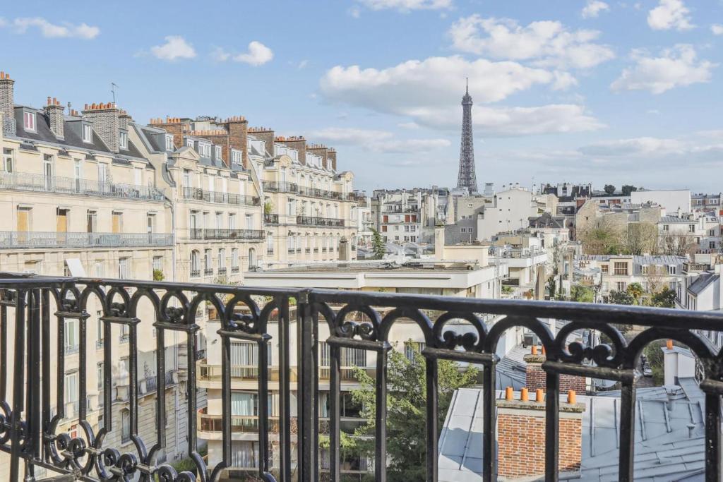 Exceptional Central Paris Apartment Walk to Top Attractions