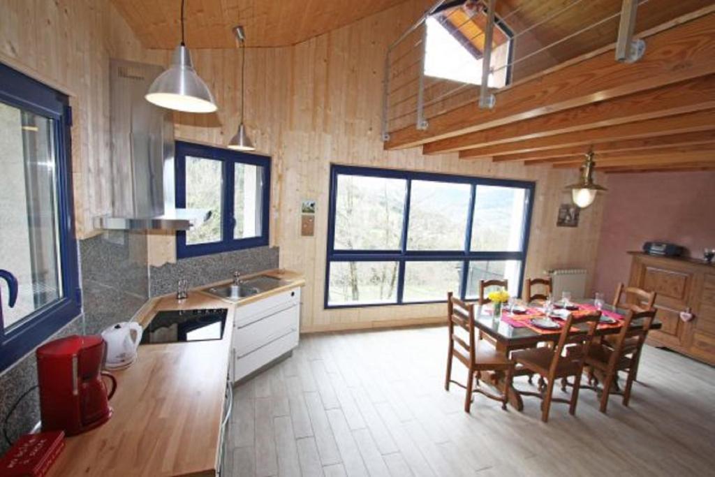 A kitchen or kitchenette at Gîte de la Lombarde