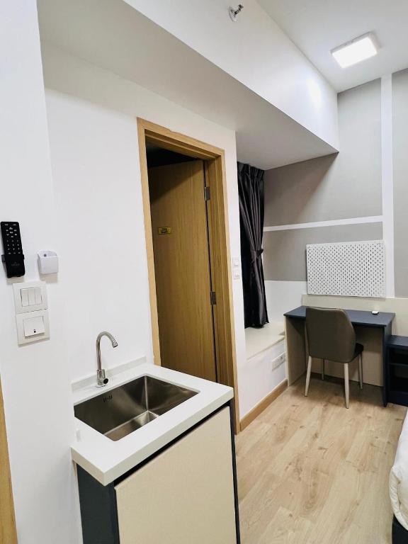 تصویر اتاق‌های The Luxe Service Suites 2 - تصویر ۲