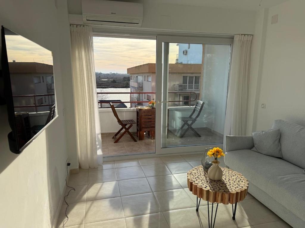 Apartamento equipado con vistas en Roses