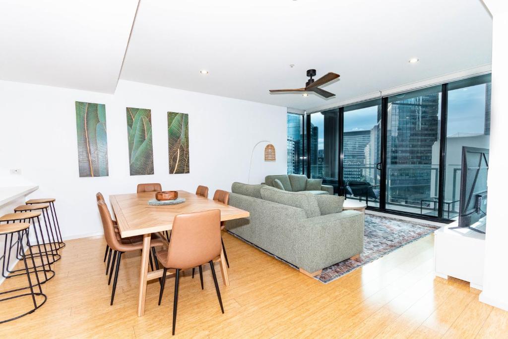 Waterfront Melbourne Apartments - Three-Bedroom Apartment