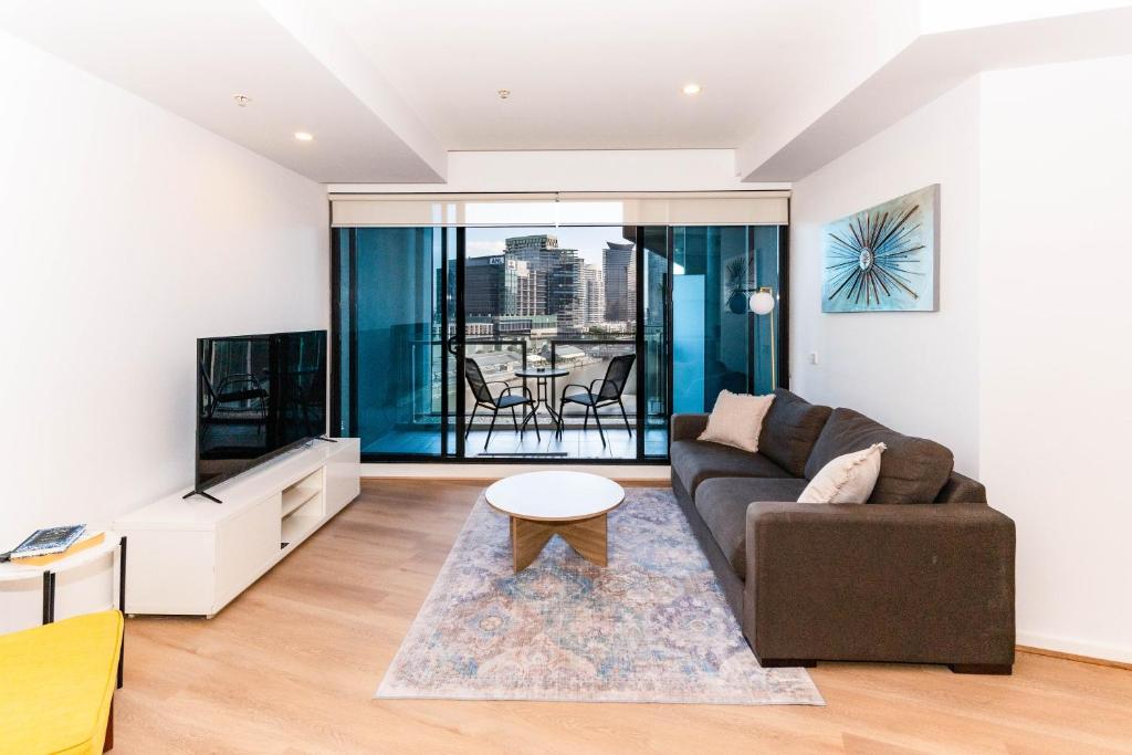 Waterfront Melbourne Apartments - One Bedroom Apartment River View