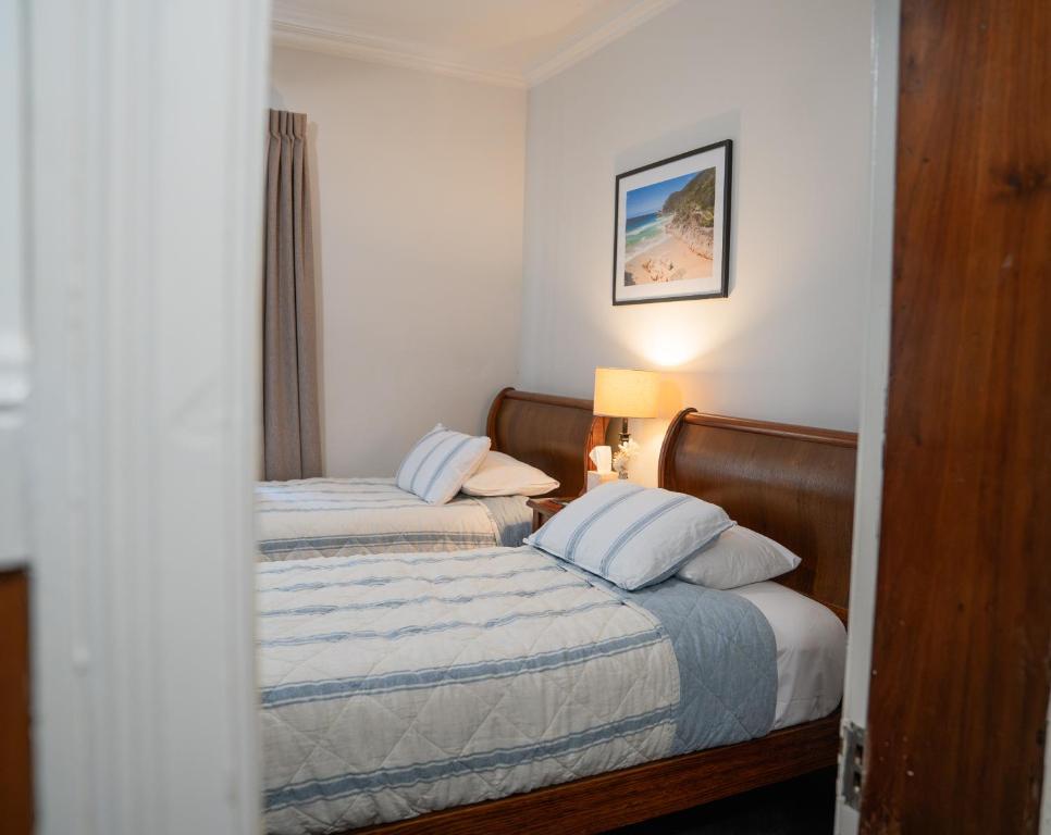Beach Heritage On Horseshoe Guest House - Twin Room