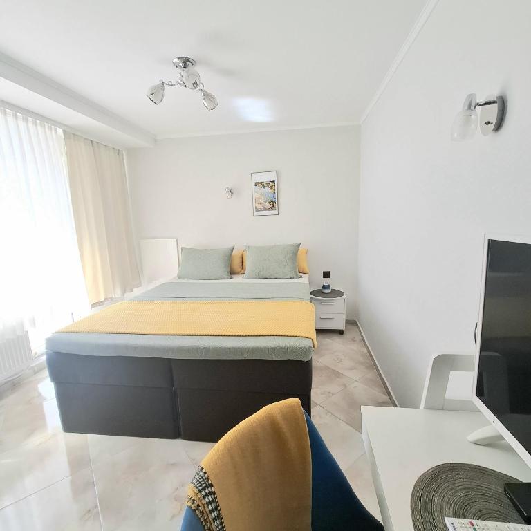 White Rose Guest Rooms - 