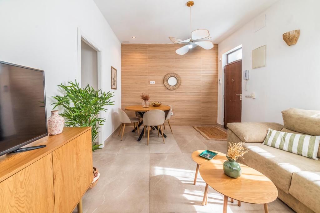 Home2Book Seville House with Private Rooftop
