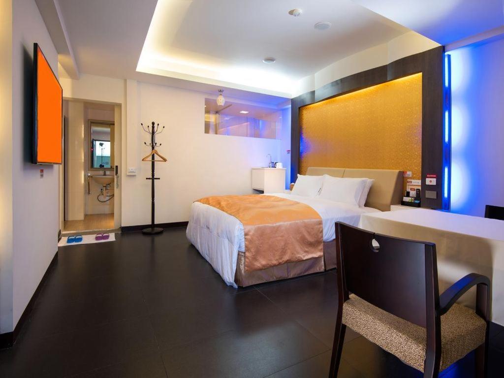 Postel nebo postele na pokoji v ubytování M Garden Business Hotel