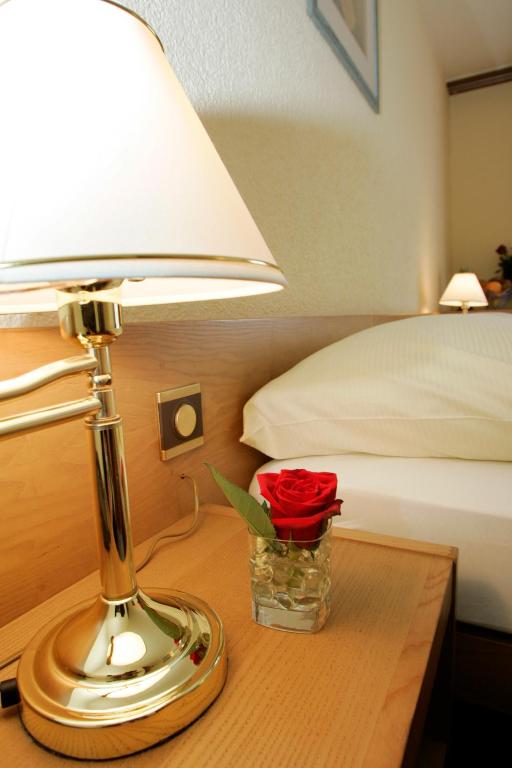 Postel nebo postele na pokoji v ubytování Hôtel Le National