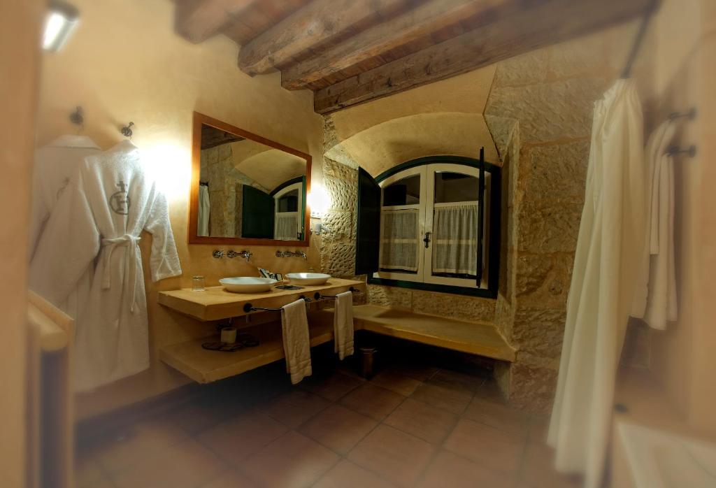 Koupelna v ubytování Hacienda Zorita Wine Hotel & Spa