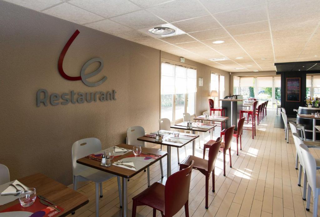 Campanile Agen tesisinde bir restoran veya yemek mekan&#x131;