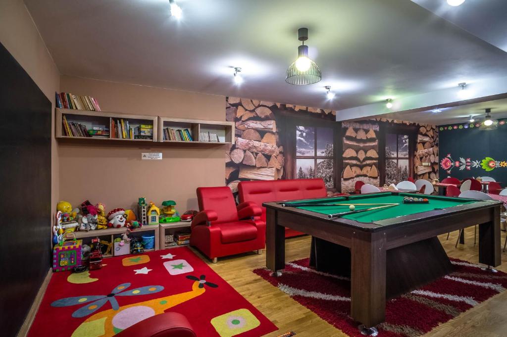 Biliardový stôl v ubytovaní Aparthotel Delta Białka