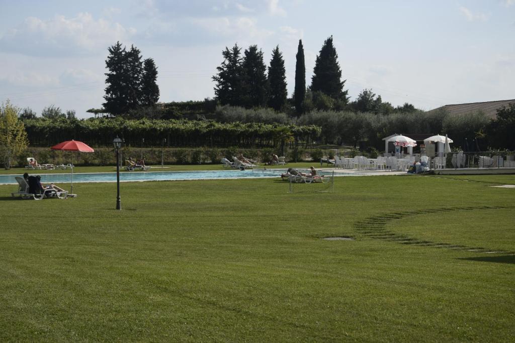 The swimming pool at or close to Relais Corte Pontigliardo
