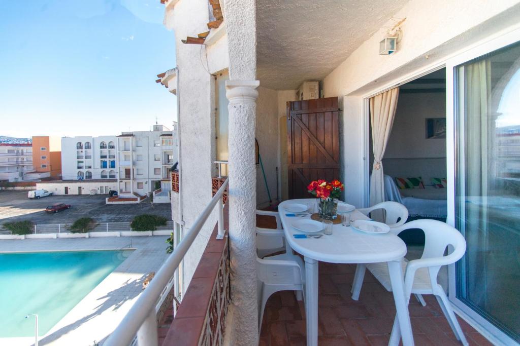 WELCS APARTAMENTO 496 EMP con piscina comunitaria