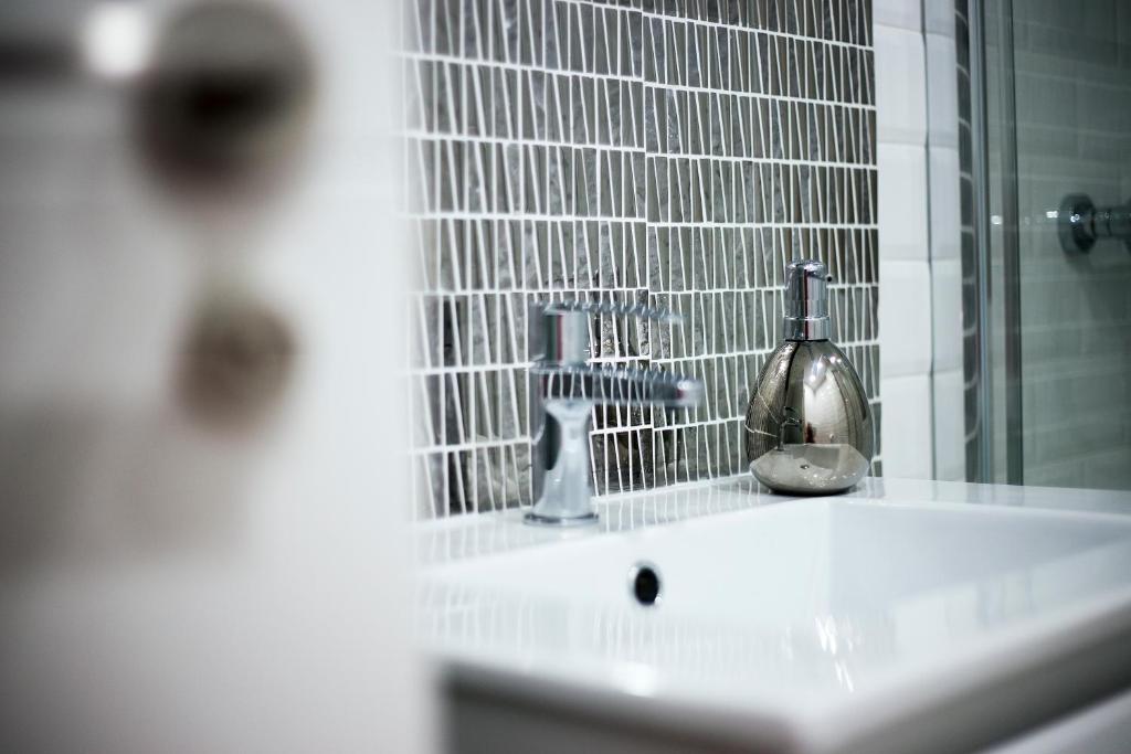 A bathroom at Alonso de Palencia City Center Apartment