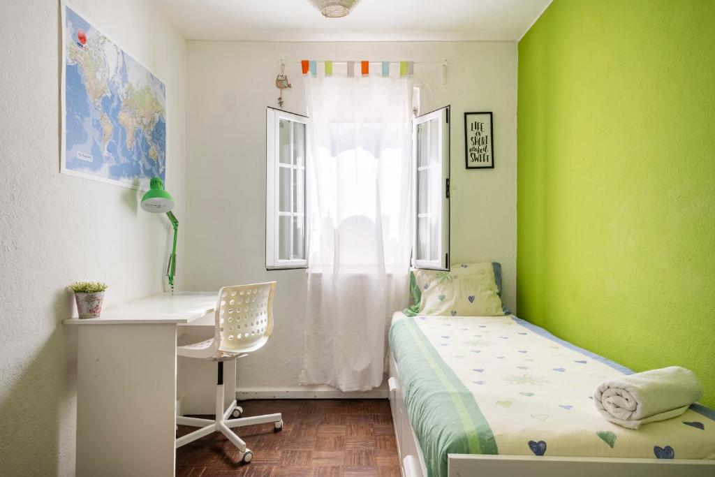 Private Room Near Airport and Oriente Station