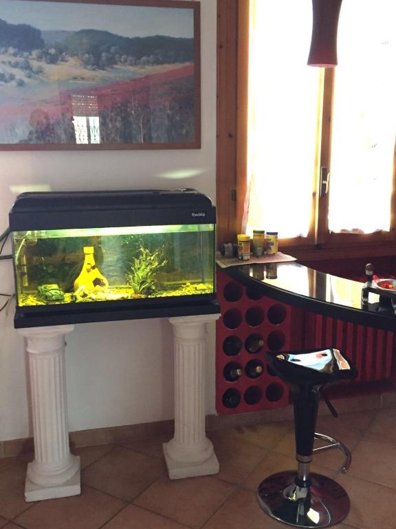 a fish tank on a stand in a room at Comfort in Scandicci