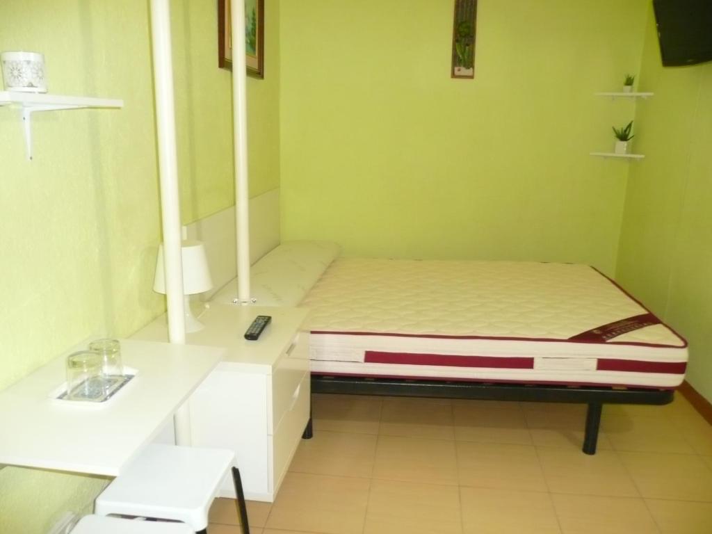 Cama o camas de una habitación en Hostal Loyola