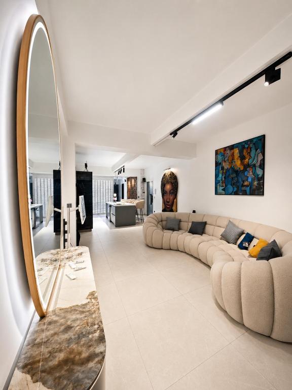 B's House