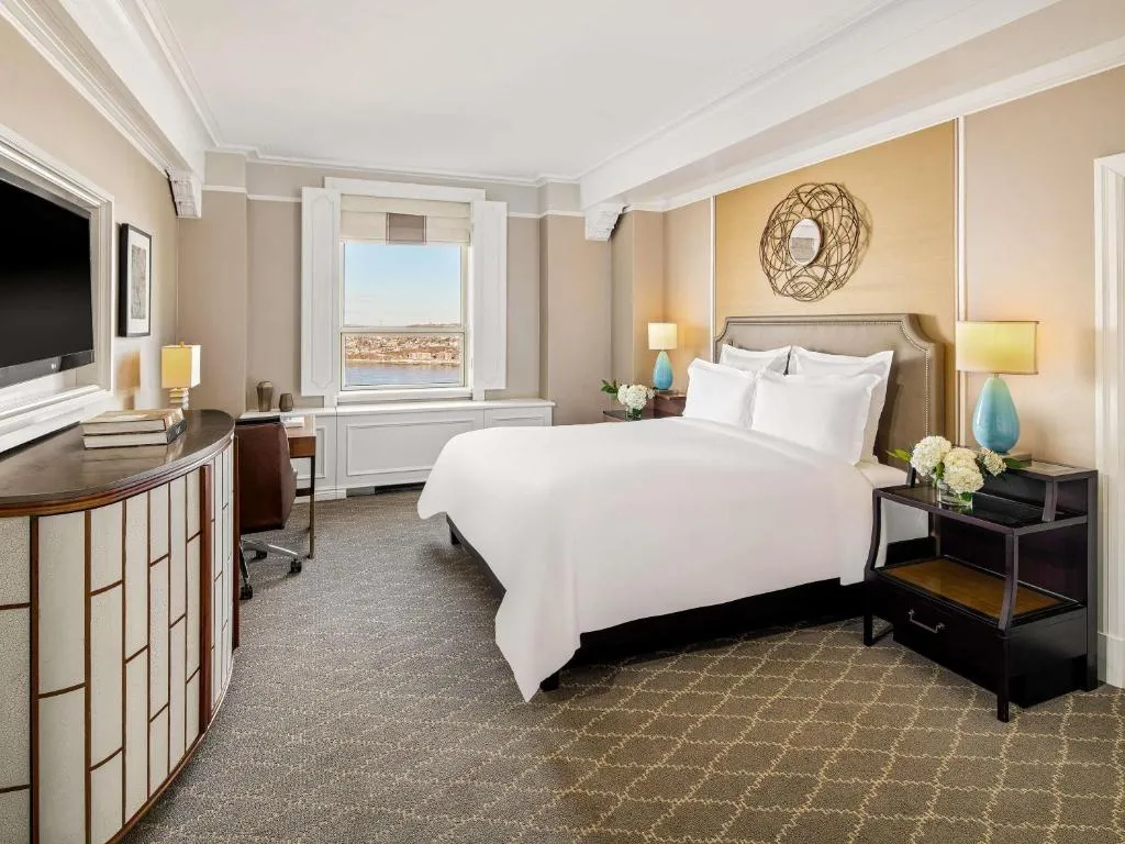 Deluxe Queen Room with River View