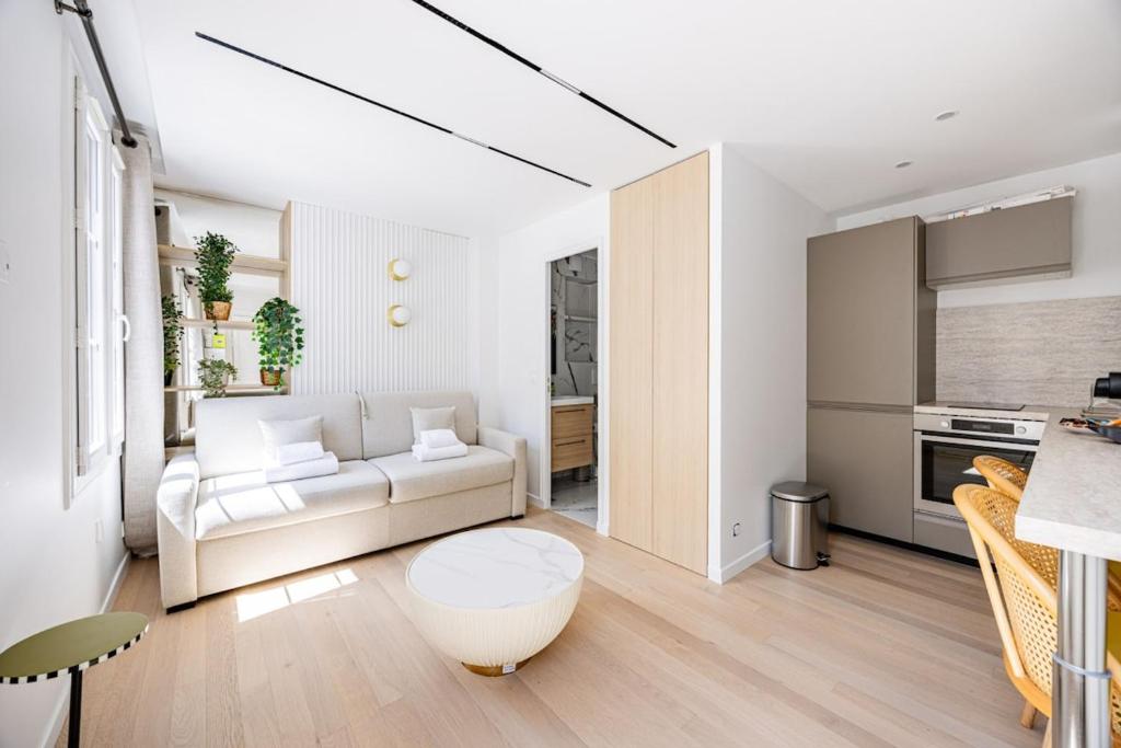 New Renovated Studio Invalides EiffelTower Paris 7
