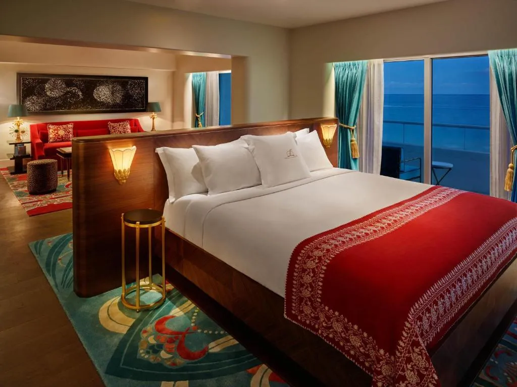 Corner Junior King Suite - Wheelchair Accessible/Oceanfront View