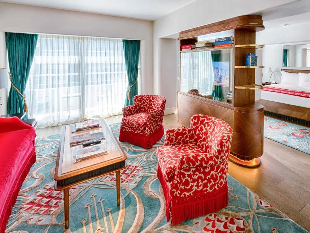 Junior King Suite - Wheelchair Accessible/Partial Ocean View