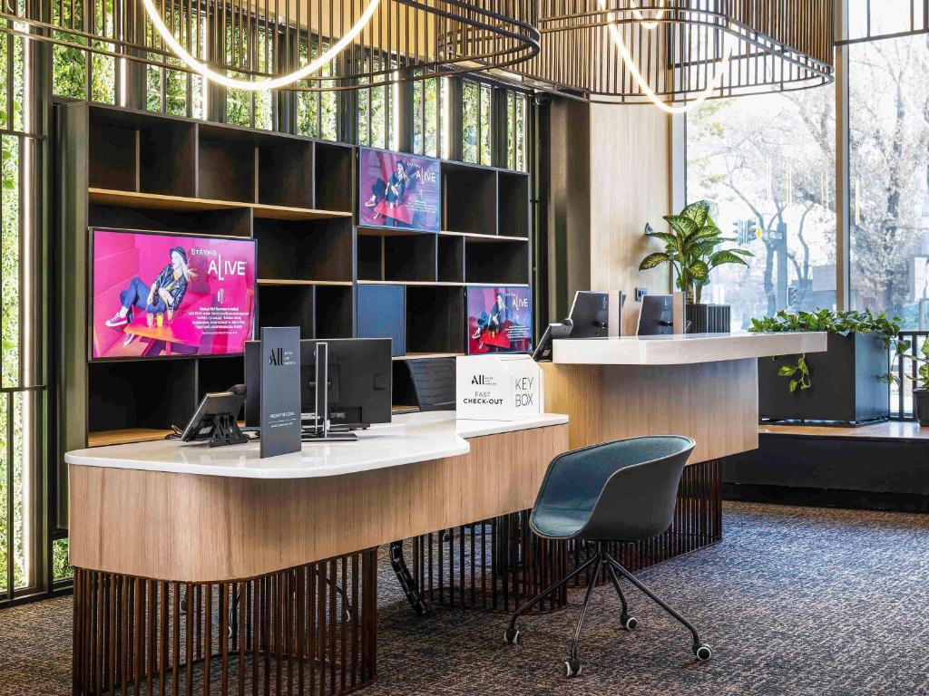 Novotel Living Almaty Jetisu در آلماتی