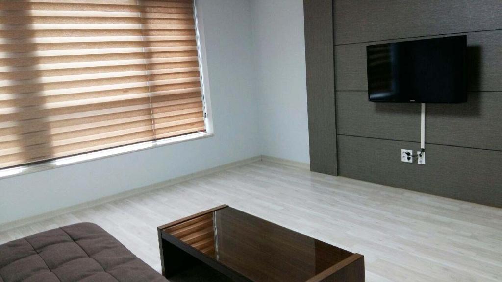 TV a/nebo společenská místnost v ubytování Gaon Residence Hotel