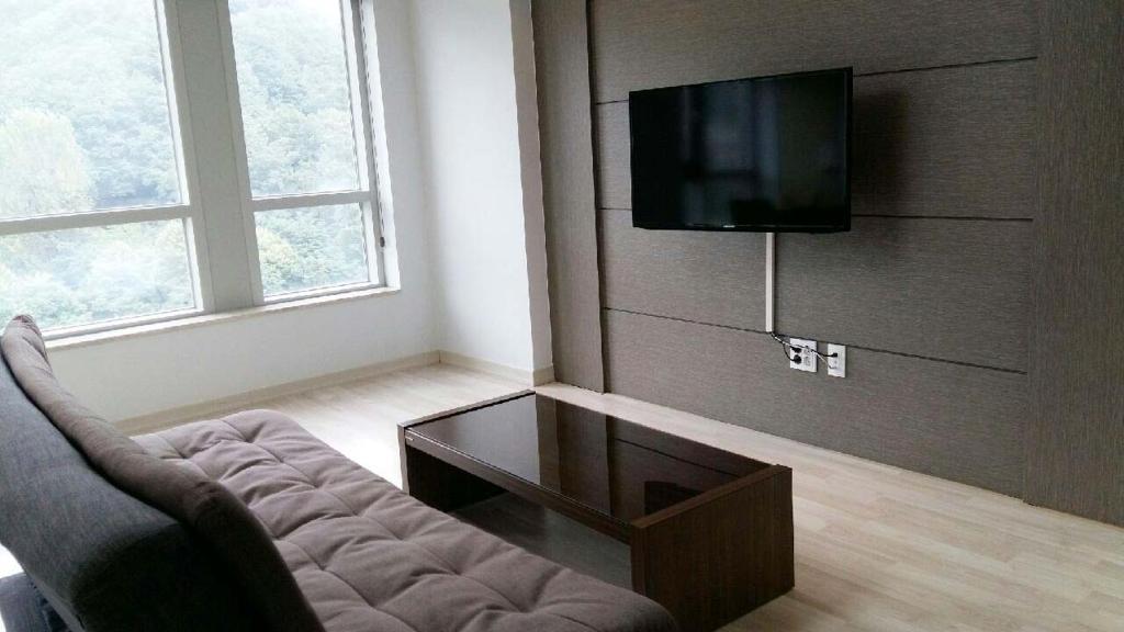 TV a/nebo společenská místnost v ubytování Gaon Residence Hotel