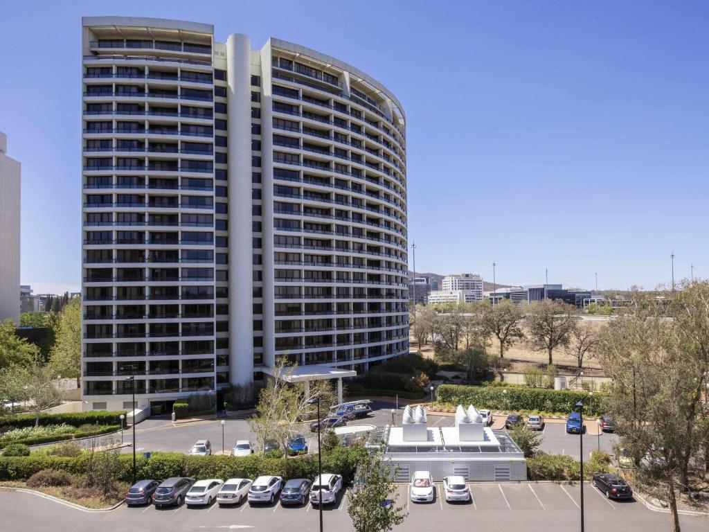 BreakFree Capital Tower Apartments - Housity