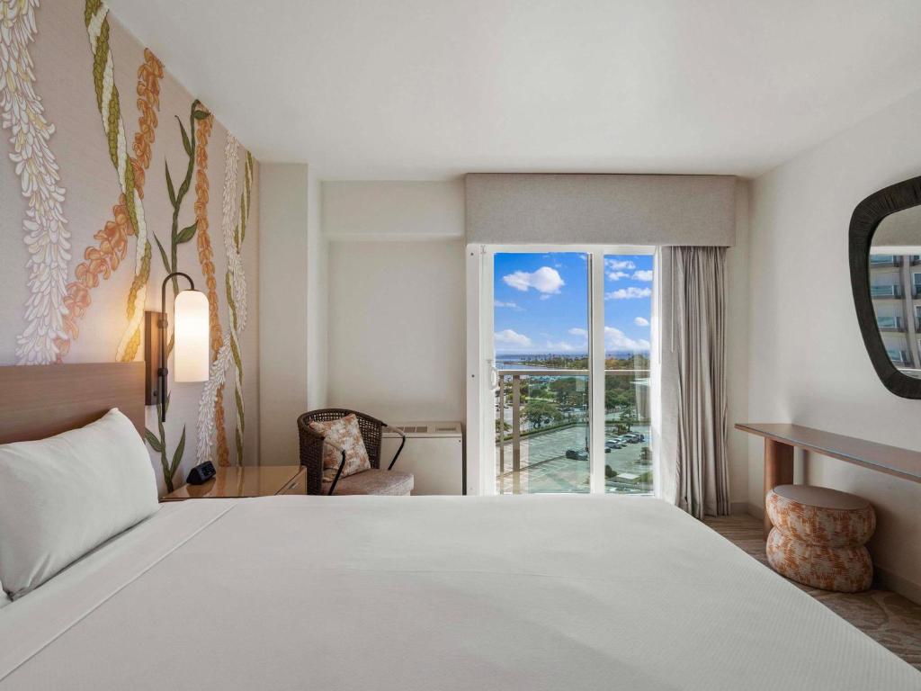 Ala Moana Hotel - Resort Fee Included - 