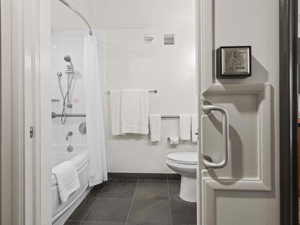 Ala Moana Hotel - Resort Fee Included - 