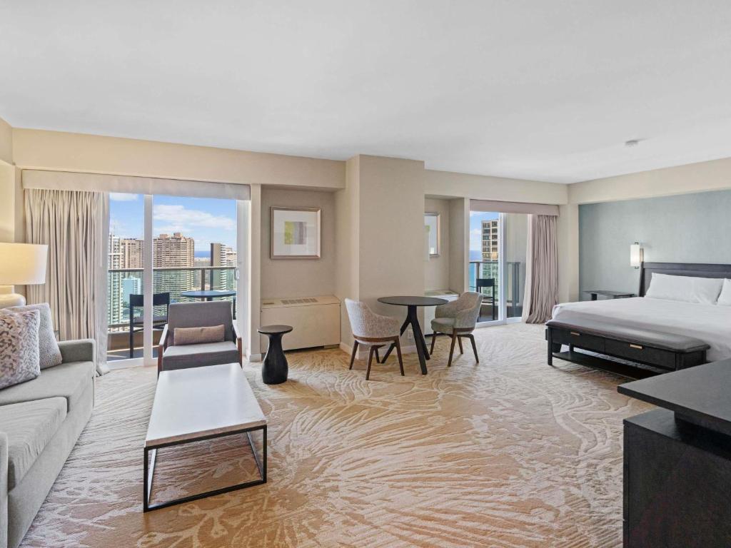 Ala Moana Hotel - Resort Fee Included - 
