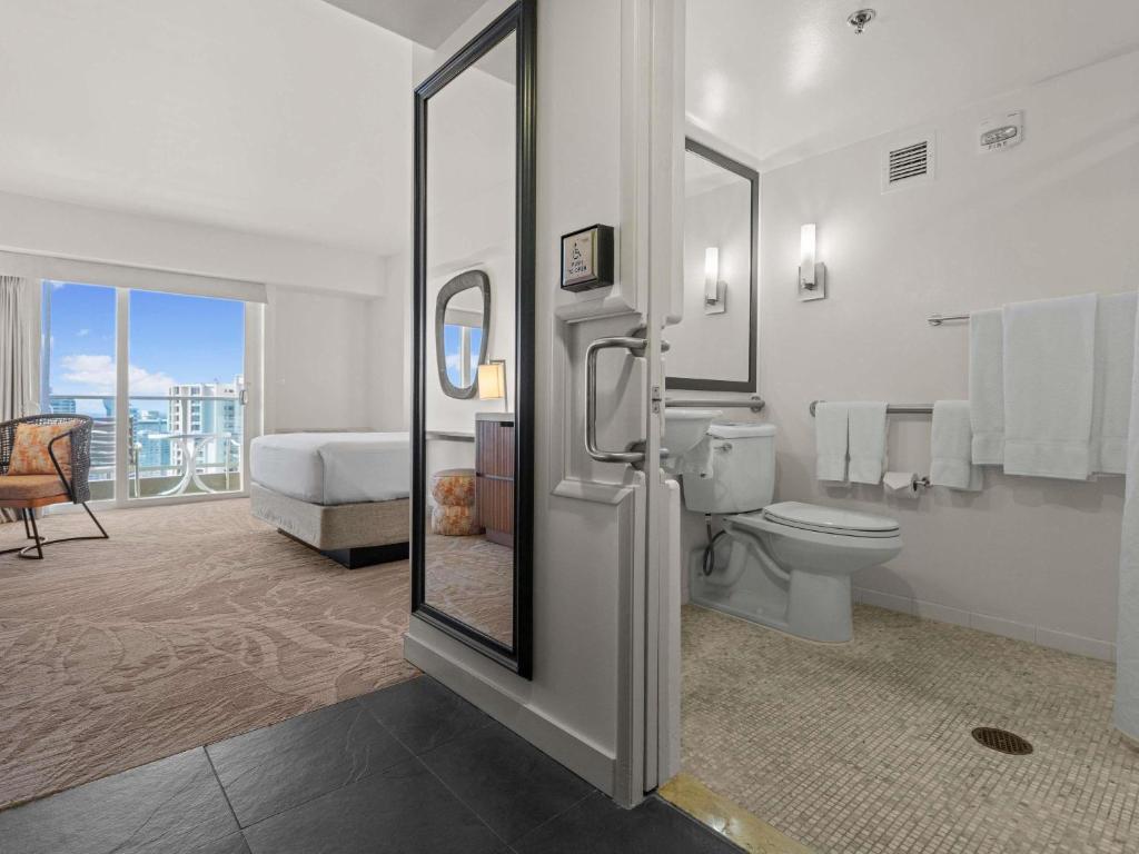 Ala Moana Hotel - Resort Fee Included - 