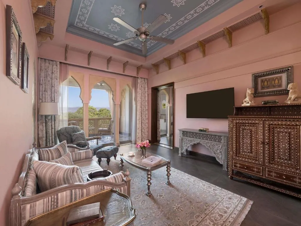 Raffles King Bedroom Suite with Plunge Pool & Balcony: Enjoy 20% savings on F&B, Spa and Laundry, one way airport transfer along with one Jaipur Sling & Mineral Pool Experience. Unwind in the Raffles Suite with a spacious, luxurious bathroom and balcony