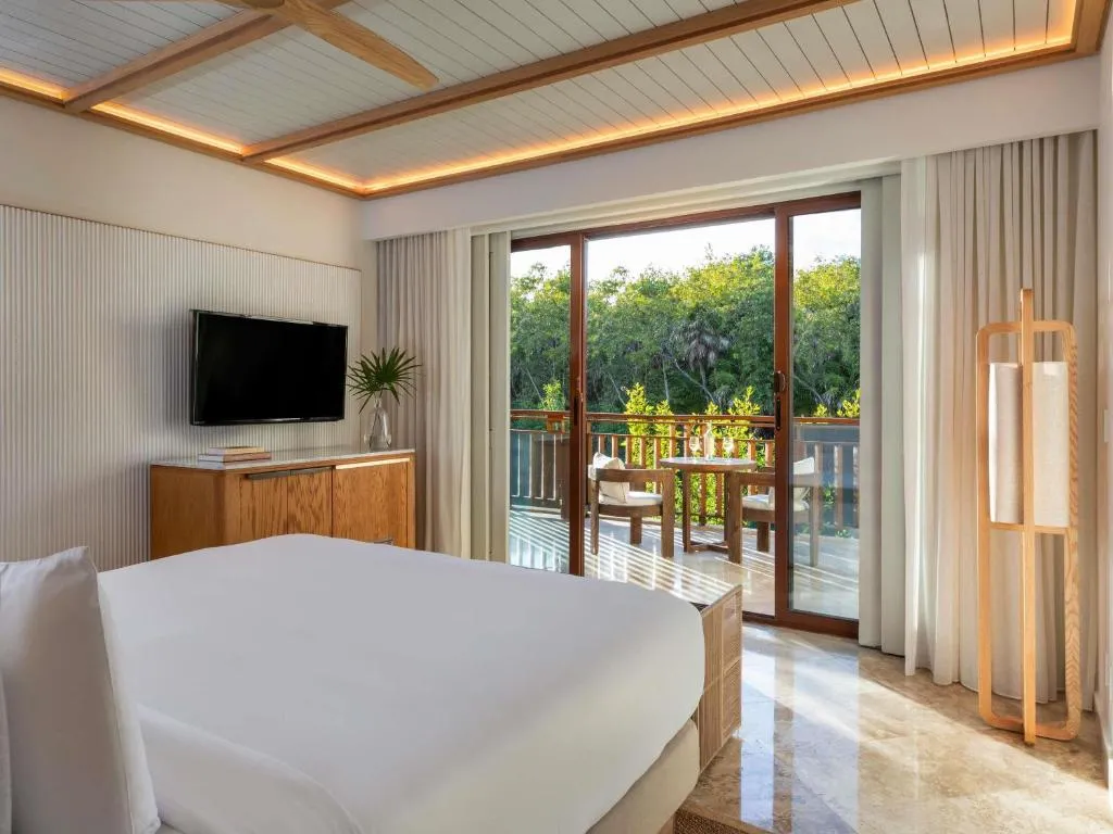 Beach Area King Casita with Butler Service