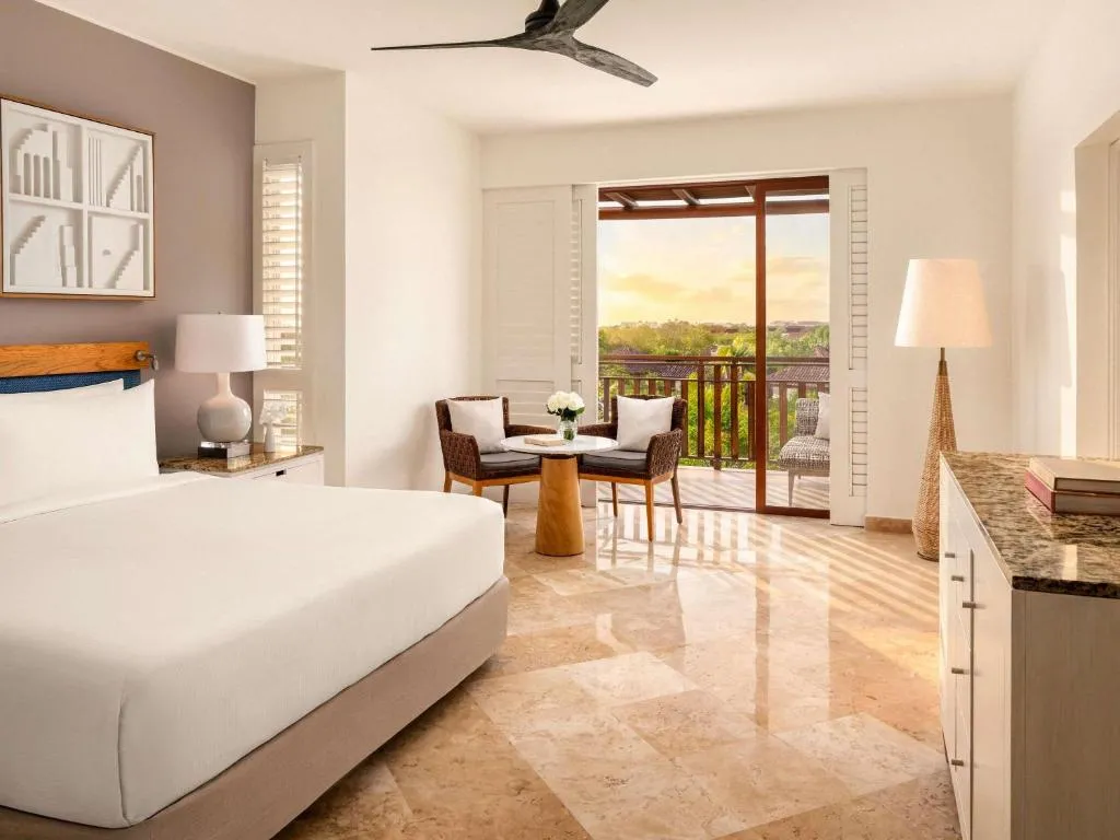 Fairmont King Room with Soaking Tub - Panoramic Resort View