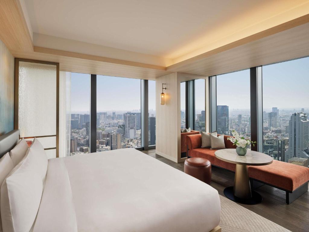 Fairmont Gold One-Bedroom King Suite with Lounge Access