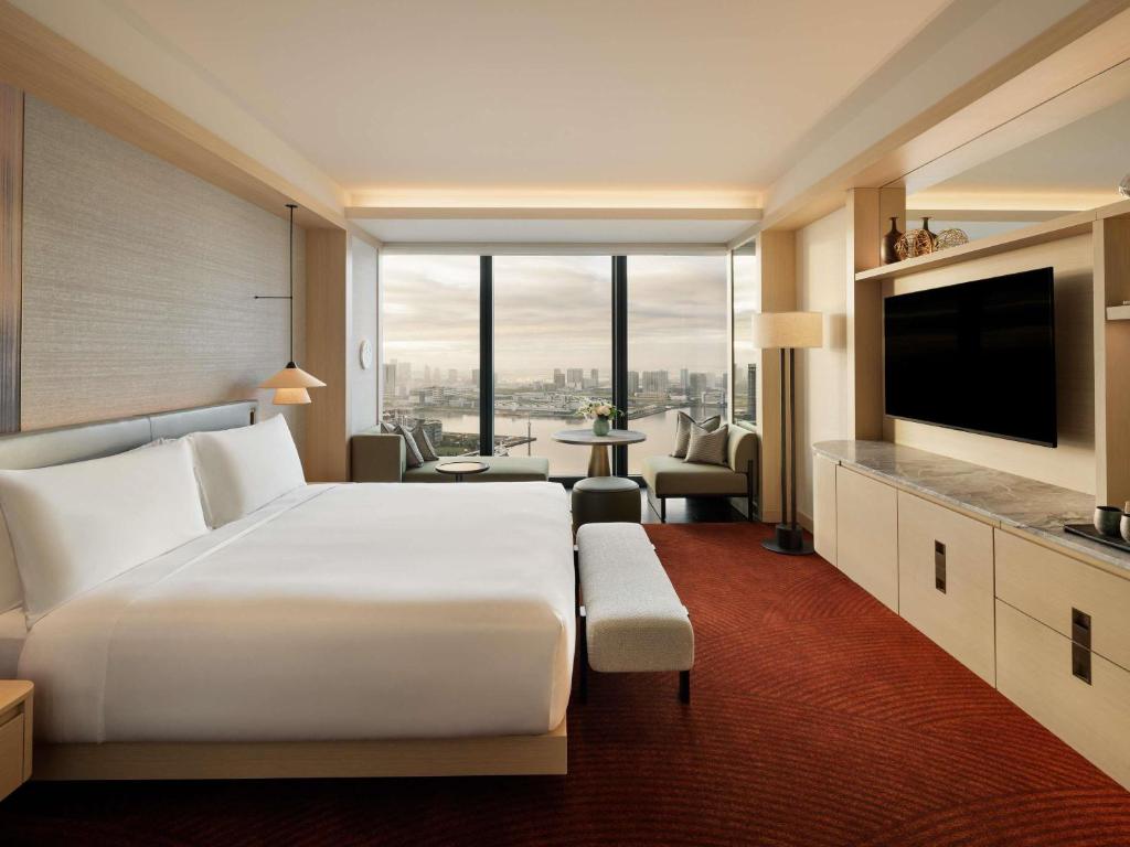 Fairmont Gold King Room with Bay View and Lounge Access