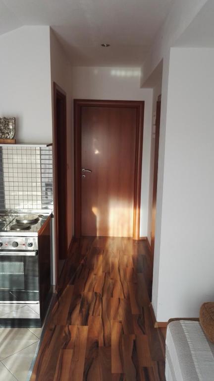 Kuchyňa alebo kuchynka v ubytovaní Niko Apartment