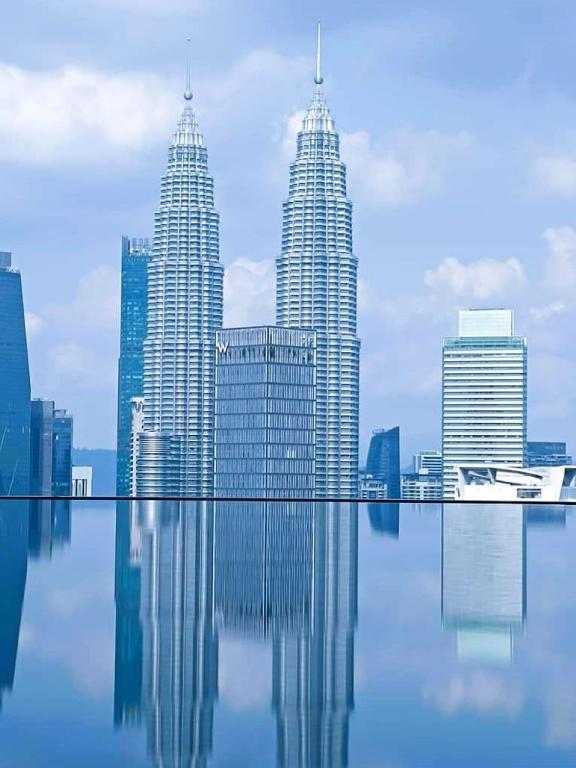 The Skypool view Luxe colony infinitum KLCC در کوالالامپور