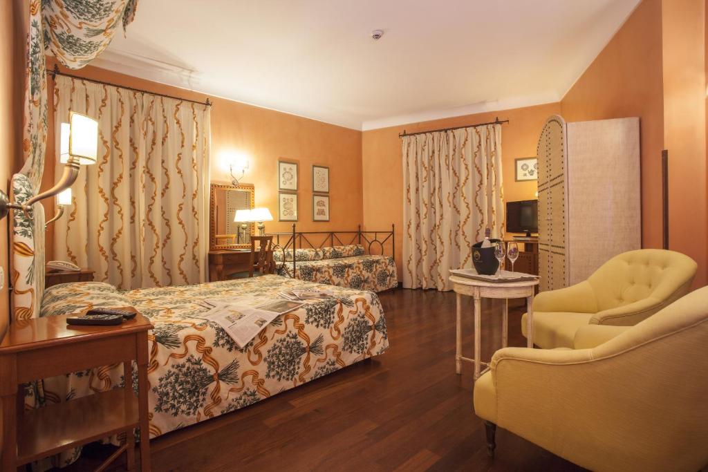 Postel nebo postele na pokoji v ubytování Hotel Vecchio Borgo